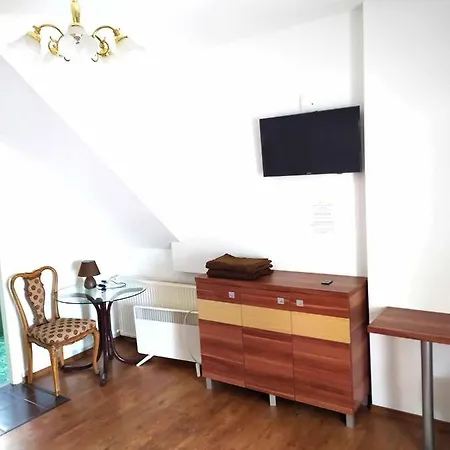 Tassi Halaszcsarda-karasz Haz *